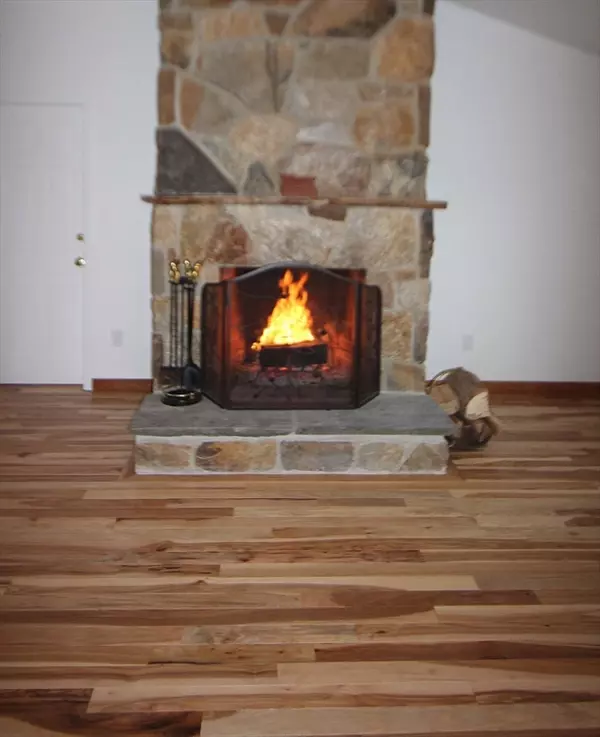Deerfield, MA 01373,30 Lee Rd