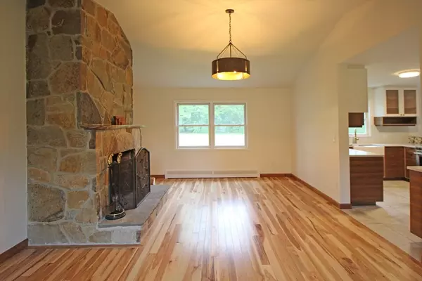Deerfield, MA 01373,30 Lee Rd