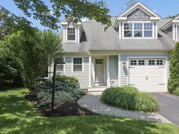 21 Pine St #1A, Falmouth, MA 02556