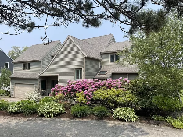 Gloucester, MA 01930,8 Barn Ln