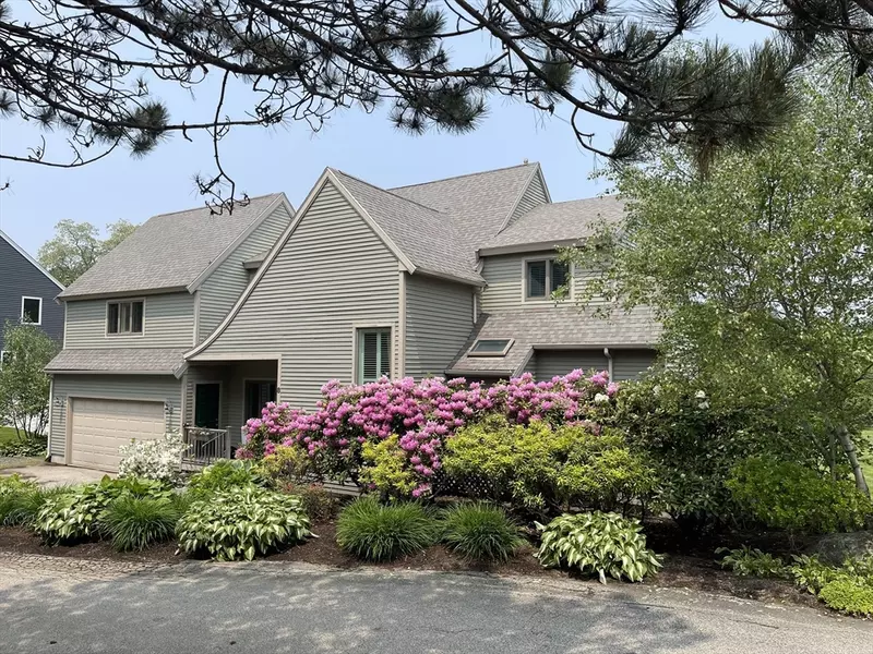8 Barn Ln, Gloucester, MA 01930