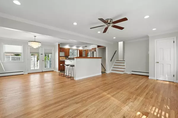 East Longmeadow, MA 01028,15 Oak Bluff Cir