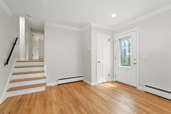 East Longmeadow, MA 01028,15 Oak Bluff Cir