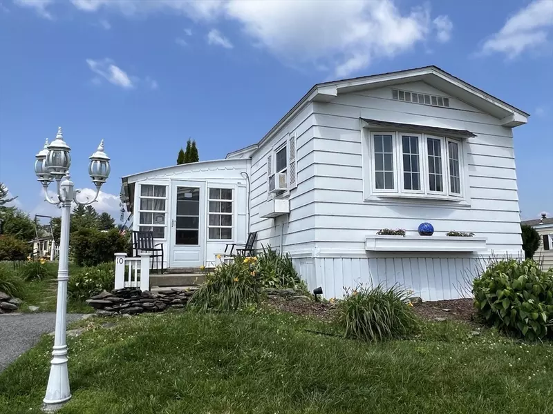 10 Fourth Avenue, Westfield, MA 01085