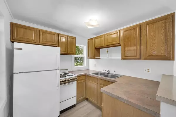 Holland, MA 01521,4 Lakeshore Lane