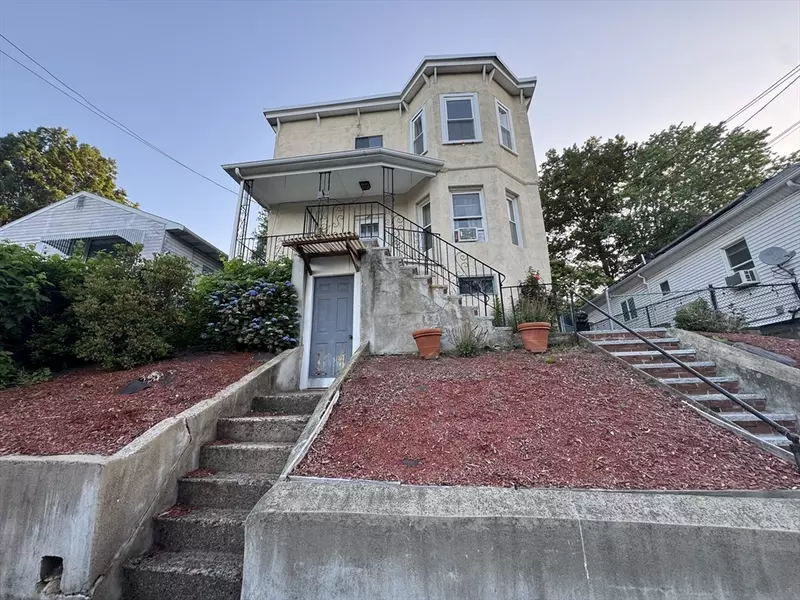 109 Arnold St, Revere, MA 02151