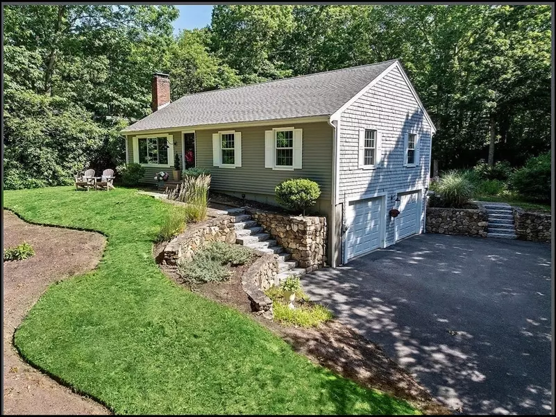 15 Surrey Ln, Sandwich, MA 02563