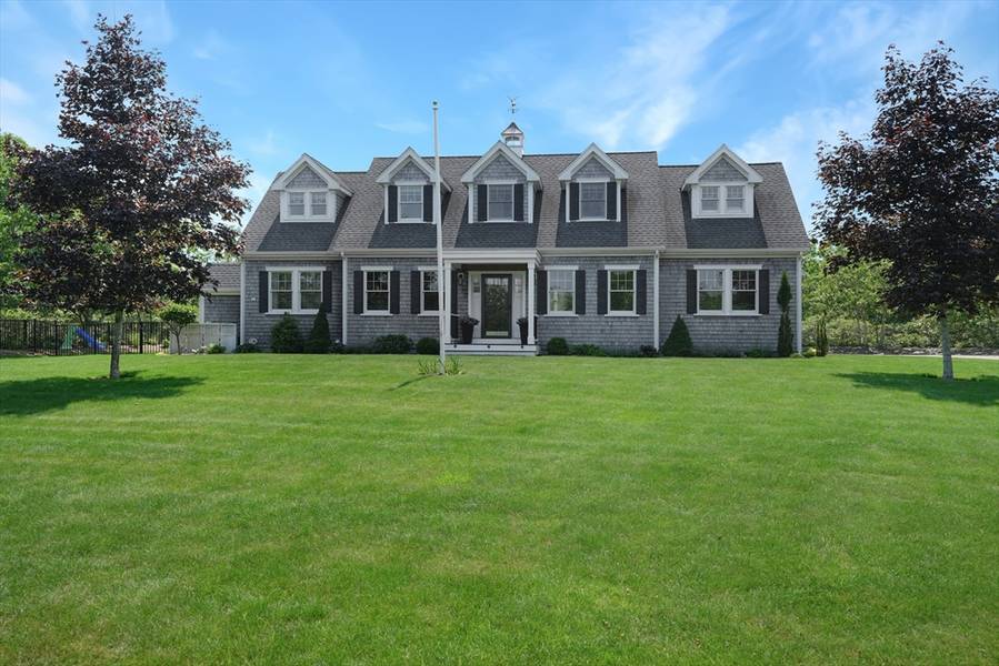 27 Watcha Path, Edgartown, MA 02539