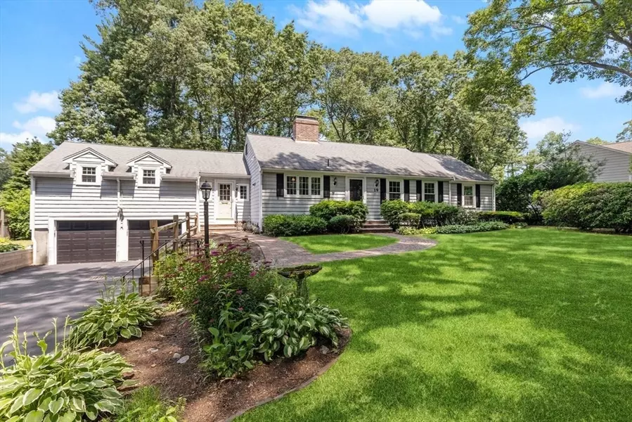 19 Accord Pond Dr, Hingham, MA 02043