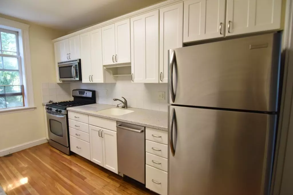 Brookline, MA 02446,169 Kent #6