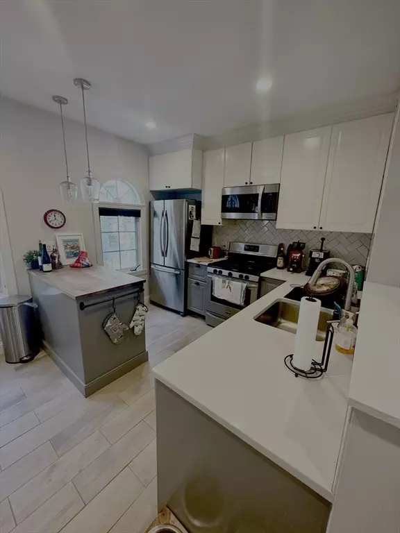 179 H St #1, Boston, MA 02127