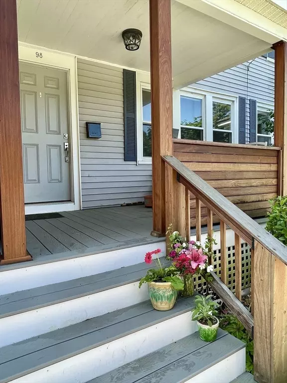 Easthampton, MA 01027,98 Everett St #98