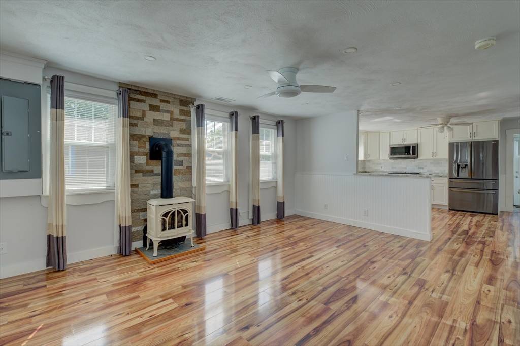 Bristol, RI 02809,33 Spruce Ln