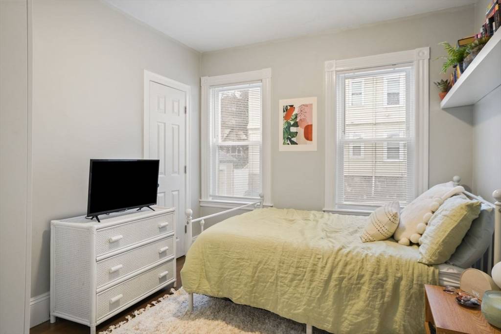 Boston, MA 02125,17 Howes St #1
