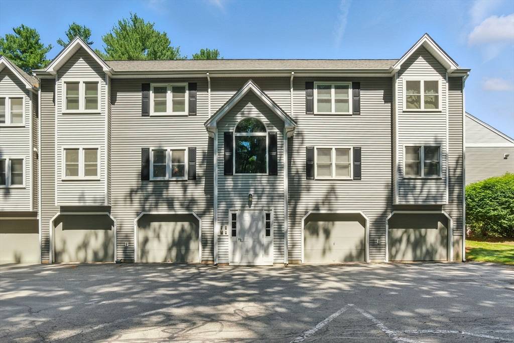 84 Tennis Plaza Rd #37, Dracut, MA 01826