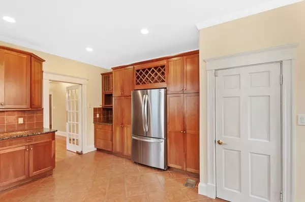 Brookline, MA 02446,275 Mason Ter #L