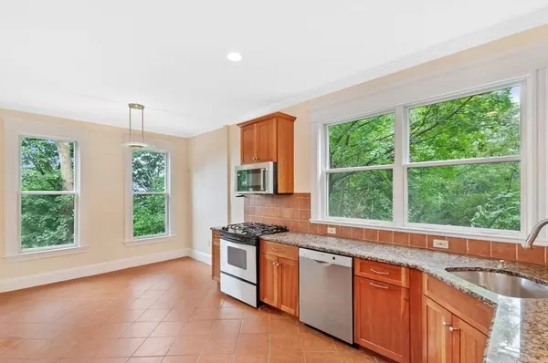 Brookline, MA 02446,275 Mason Ter #L