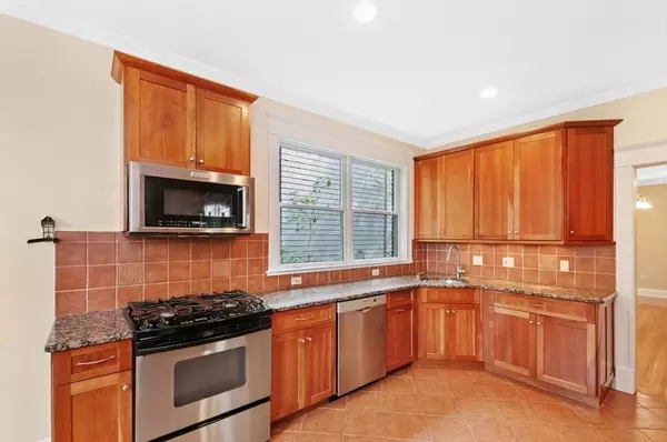 Brookline, MA 02446,275 Mason Ter #L