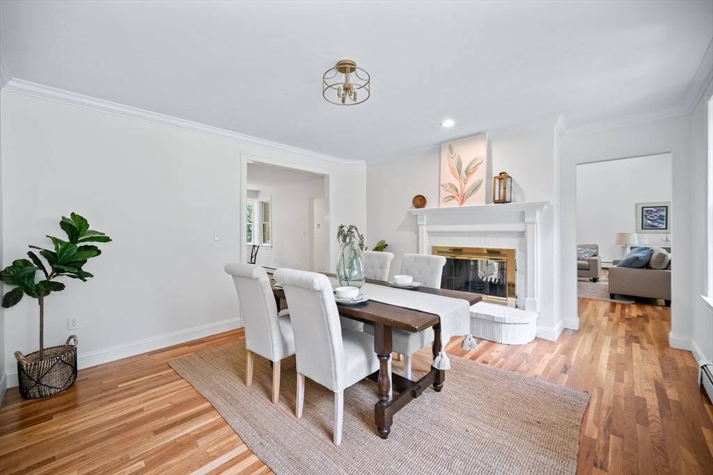 Hingham, MA 02043,225 Prospect St