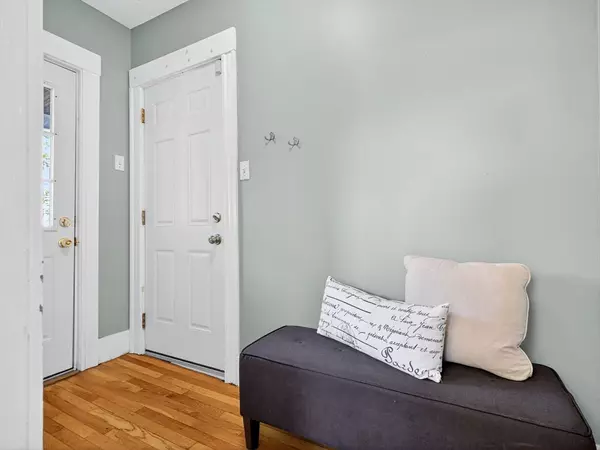 Boston, MA 02130,58 Forest Hills St #2
