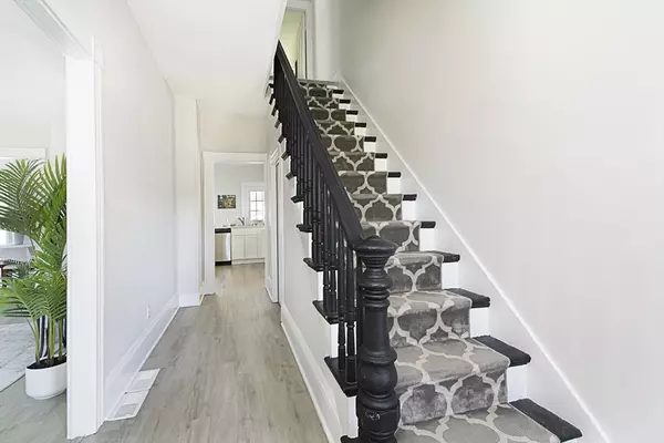 Uxbridge, MA 01569,29 Maple St #2