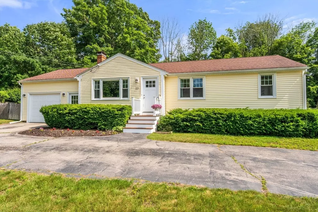 Wrentham, MA 02093,23 Redbird Rd