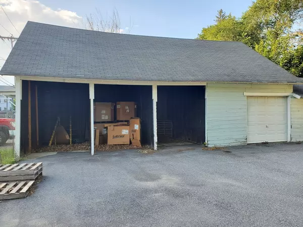 Brookfield, MA 01506,6 Pleasant St