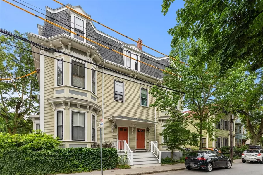118 Pearl St #2, Cambridge, MA 02139