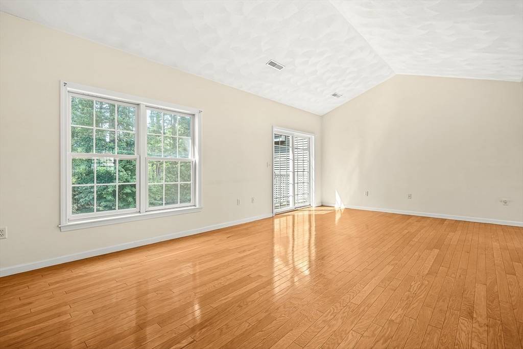 Groveland, MA 01834,301 Diane Cir #301