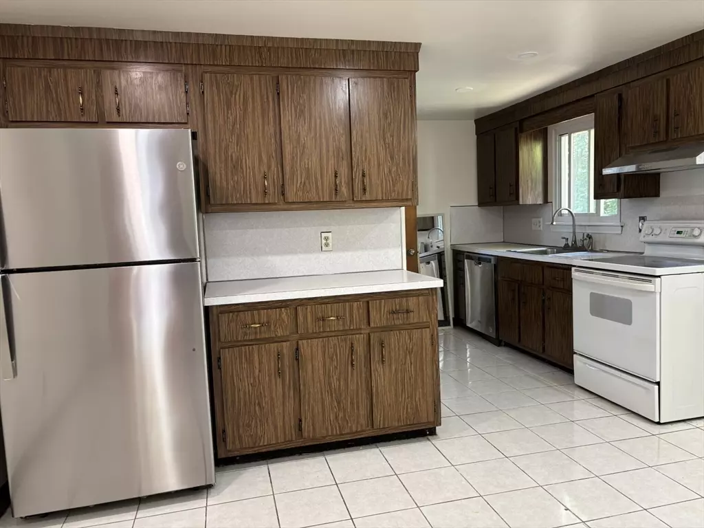 Newton, MA 02460,363 Linwood Avenue #2
