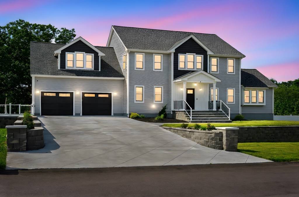2 Rose Ann Ct, Seekonk, MA 02771