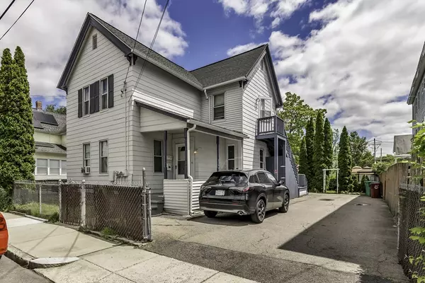 87 Lilley Ave, Lowell, MA 01850