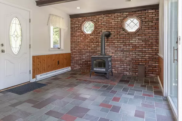 Belchertown, MA 01007,684 Franklin St.