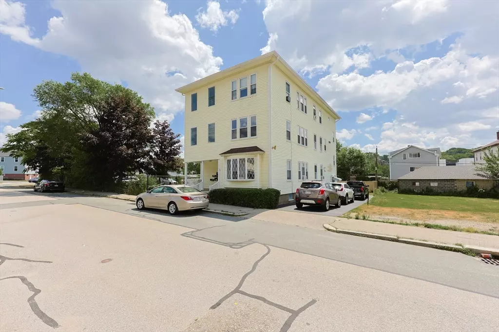 Worcester, MA 01604,64 Chilmark St