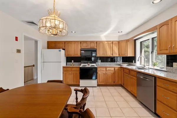 Stoneham, MA 02180,6 Gavin Cir