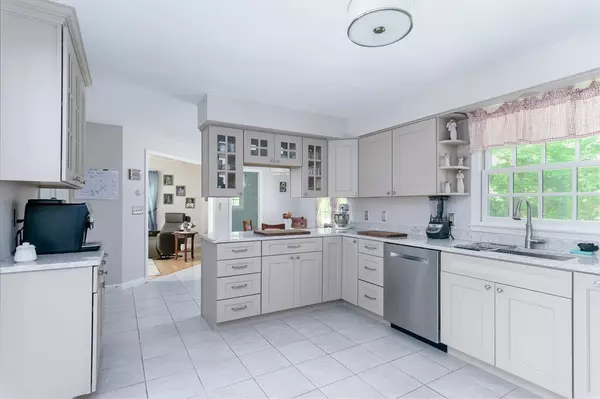 Rutland, MA 01543,2 Simon Davis Dr