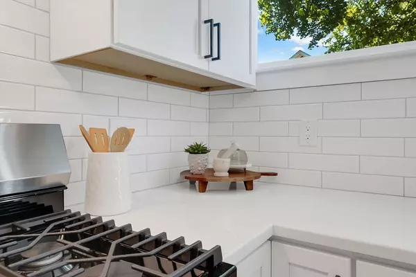 Longmeadow, MA 01106,14 Glenwood Cir