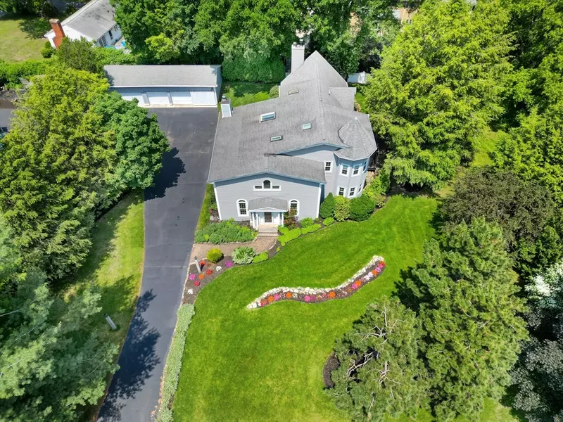 4 Aricia Ln, Winchester, MA 01890