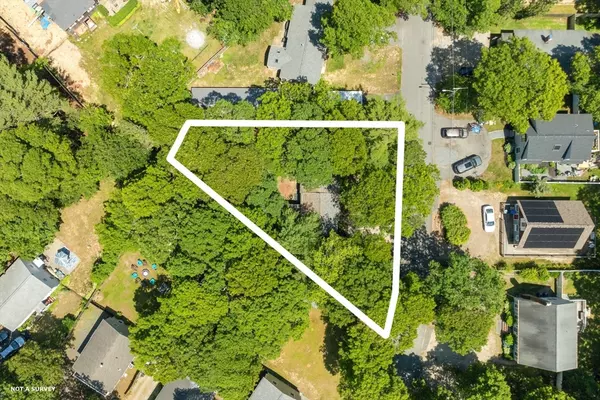 Falmouth, MA 02536,12 Edgewood Dr