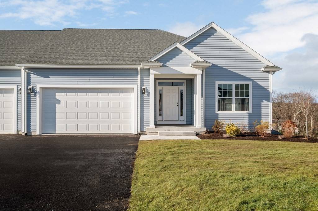 33 Crestwood Circle #45, Northbridge, MA 01588
