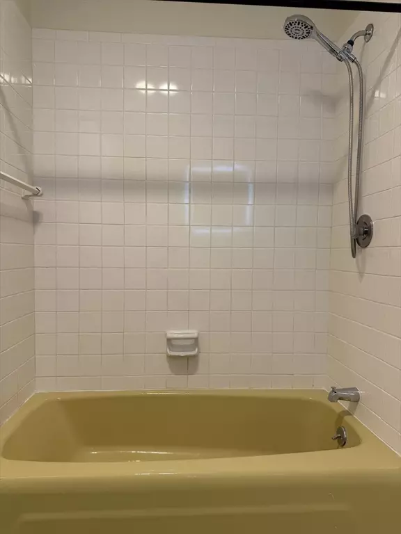 Reading, MA 01867,2 Summit Dr #47