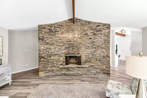 Westfield, MA 01085,444 Loomis St