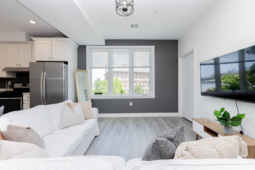 Boston, MA 02119,92-94 George St #203