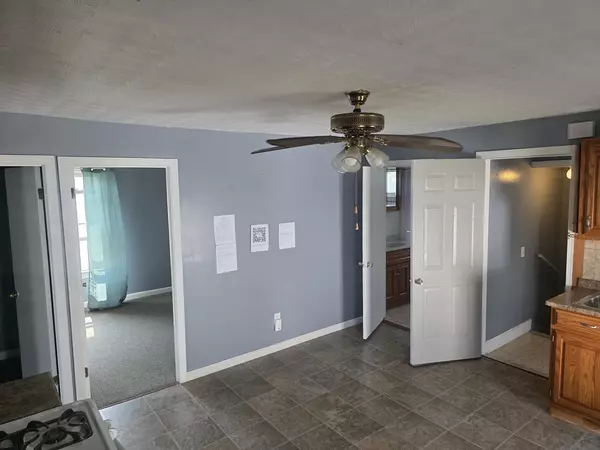 Taunton, MA 02780,63 Oak St #2
