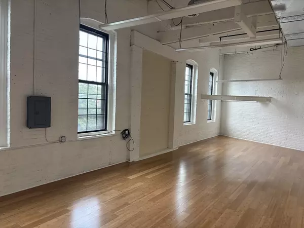 Worcester, MA 01608,51 Union Street #310