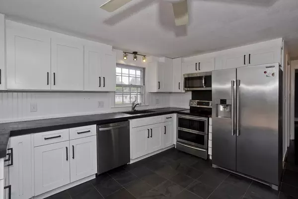 Westfield, MA 01085,7 Summit Dr