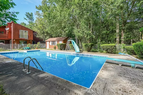 Paxton, MA 01612,17 Crowningshield Dr