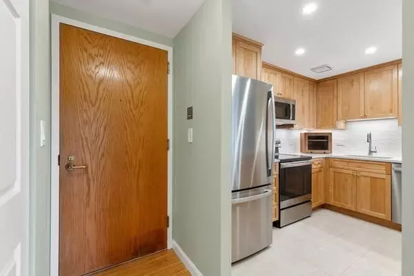 Stoneham, MA 02180,200 Ledgewood Drive #604