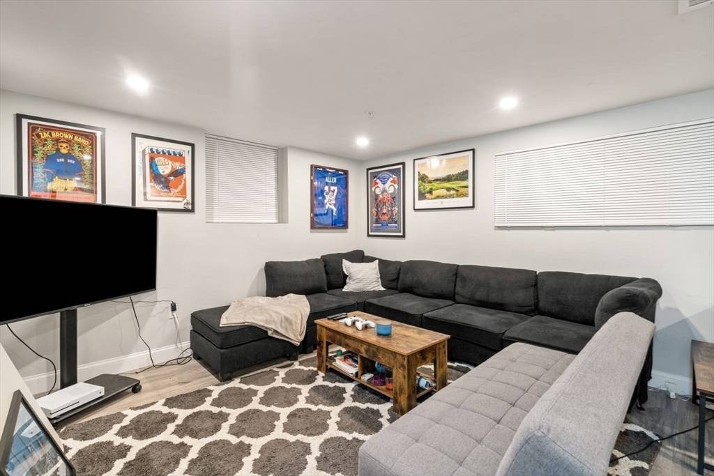 Boston, MA 02127,594 E 2nd #1