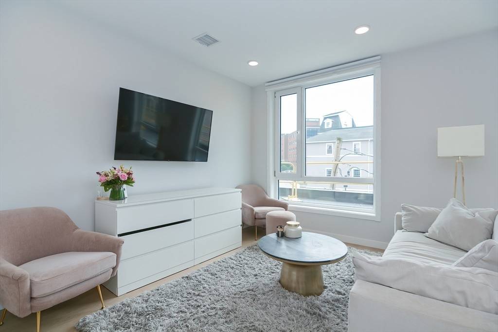 Boston, MA 02127,457 W Broadway #209